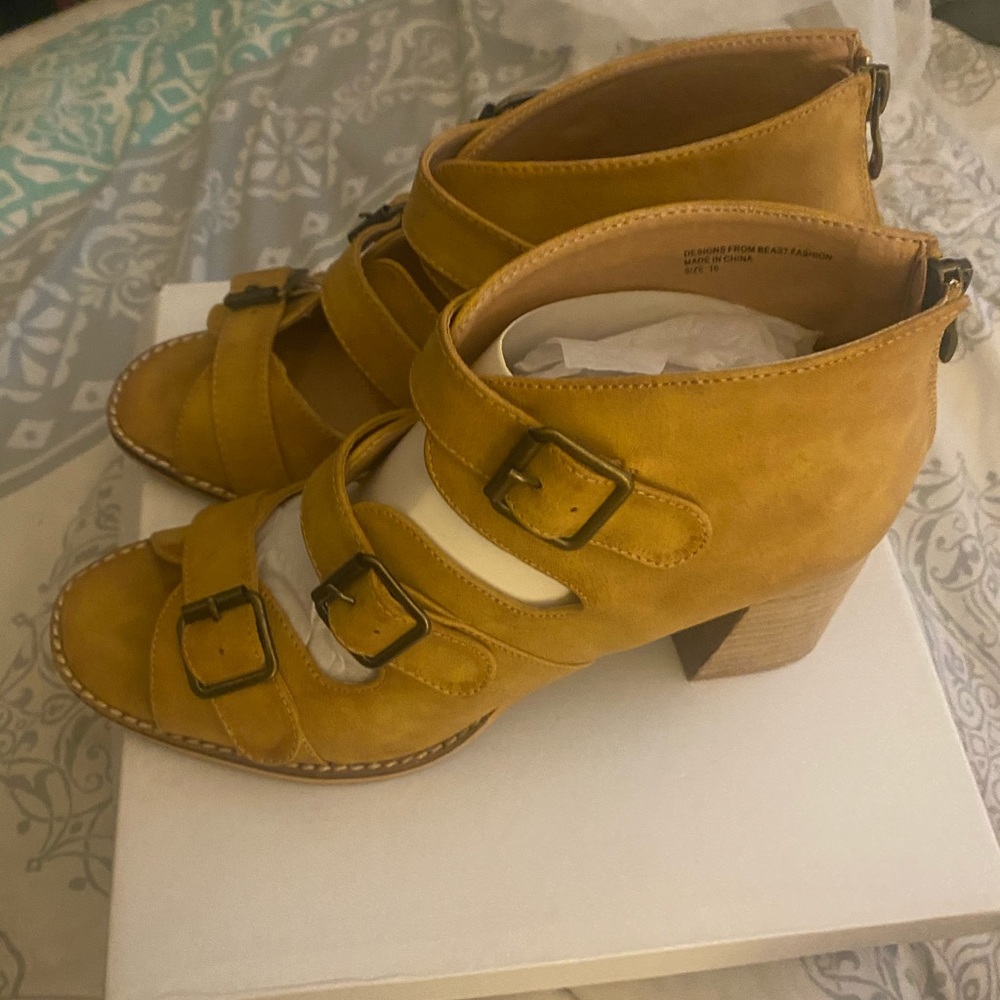 Ladies shoes by beast..  Never worn..